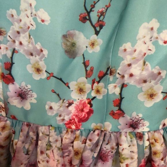 Kevin Howard Marque elegant evening dress, Size 2. - Picture 4 of 10